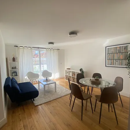 2 Bedroom Flat In Riverside West Лондон Экстерьер фото