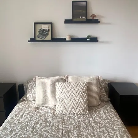 2 Bedroom Flat In Riverside West Лондон Экстерьер фото