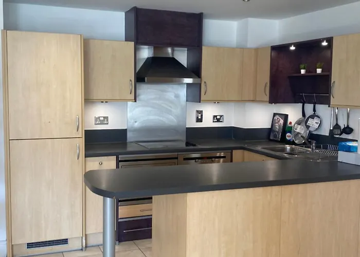 2 Bedroom Flat In Riverside West