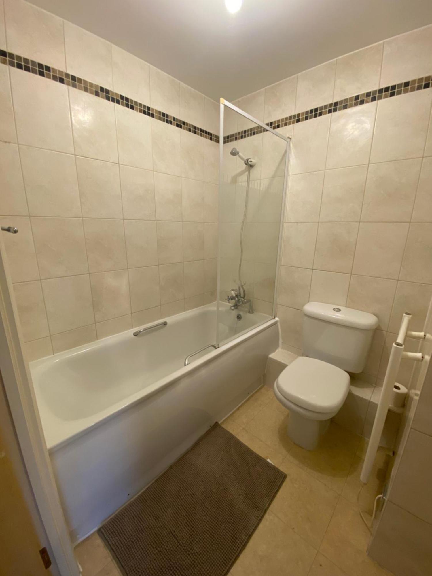 Апартаменты 2 Bedroom Flat In Riverside West