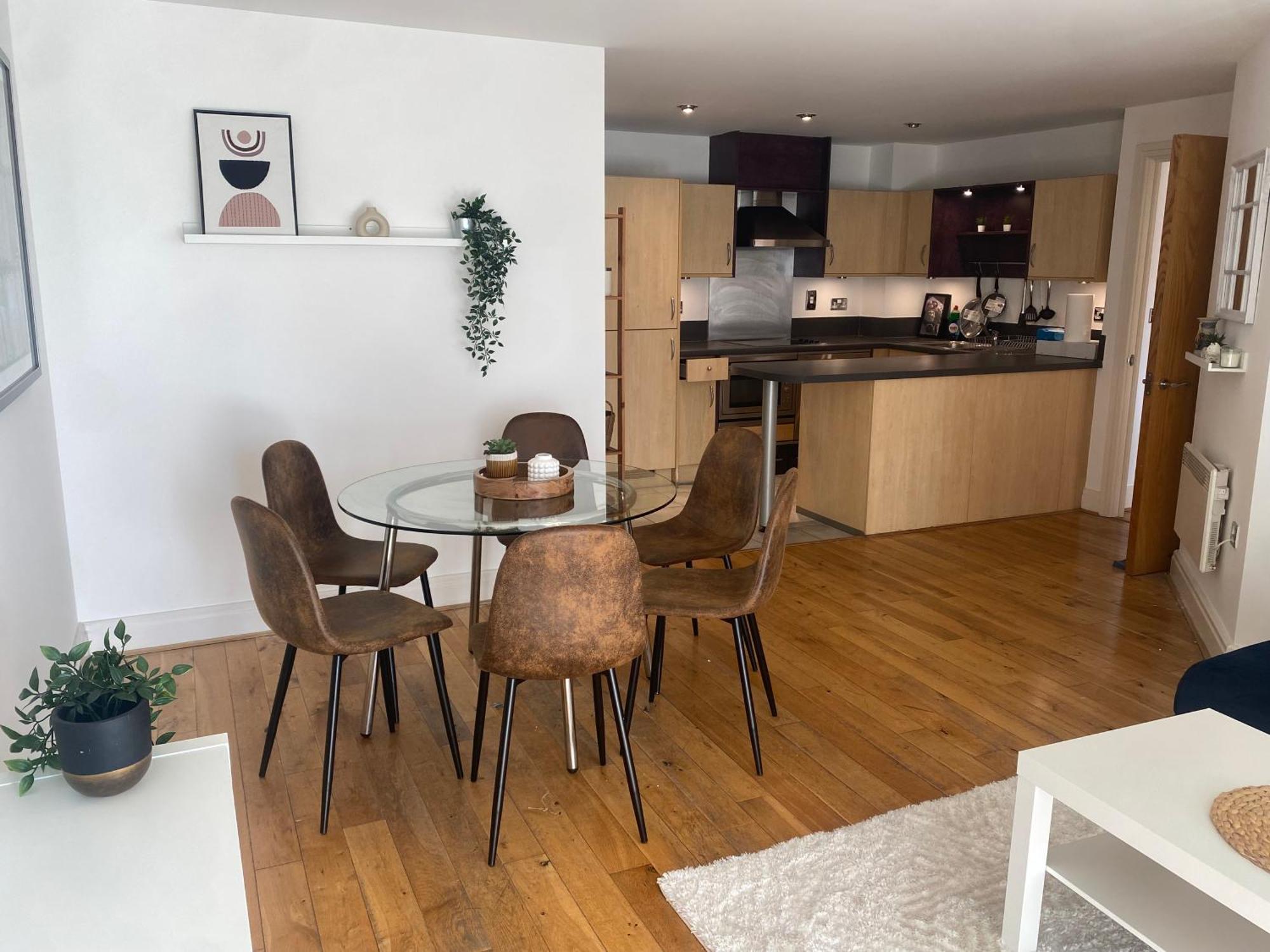 Апартаменты 2 Bedroom Flat In Riverside West *